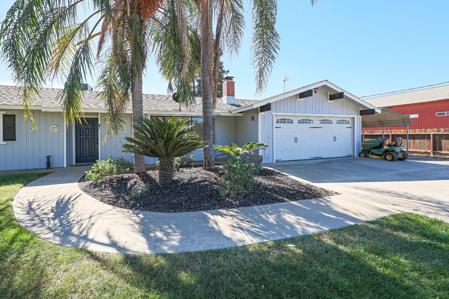 Detail Gallery Image 7 of 14 For 24890 Road 19, Chowchilla,  CA 93610 - 3 Beds | 2 Baths