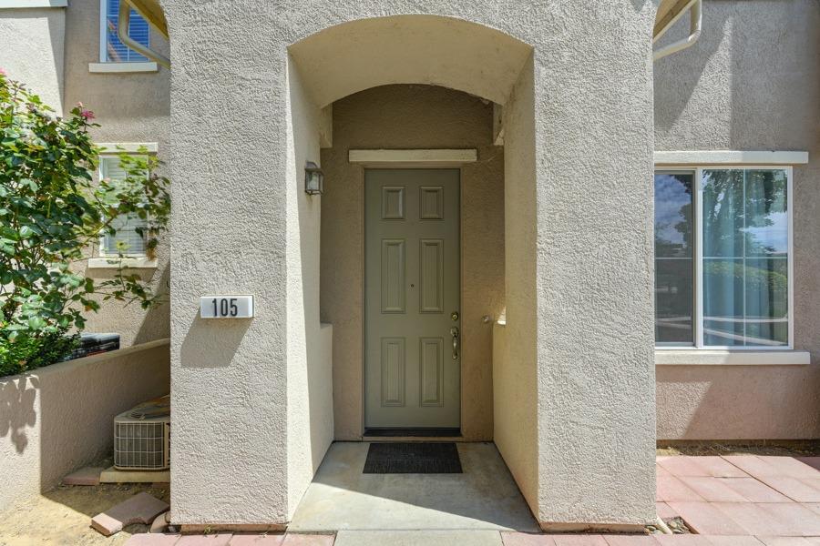 Detail Gallery Image 5 of 45 For 105 Esplanade Cir, Folsom,  CA 95630 - 2 Beds | 2/1 Baths