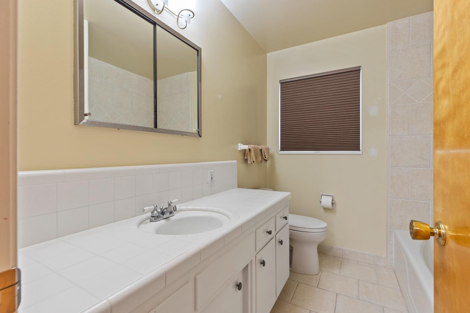 Detail Gallery Image 18 of 29 For 404 Birchwood Ct, Modesto,  CA 95350 - 3 Beds | 2 Baths