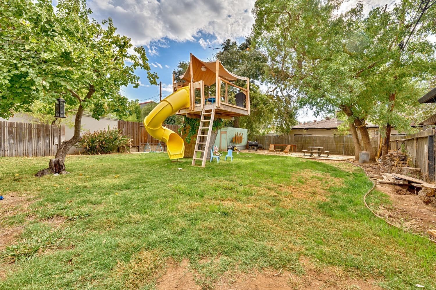 Detail Gallery Image 23 of 32 For 1132 Lochbrae Rd, Sacramento,  CA 95815 - 3 Beds | 1 Baths