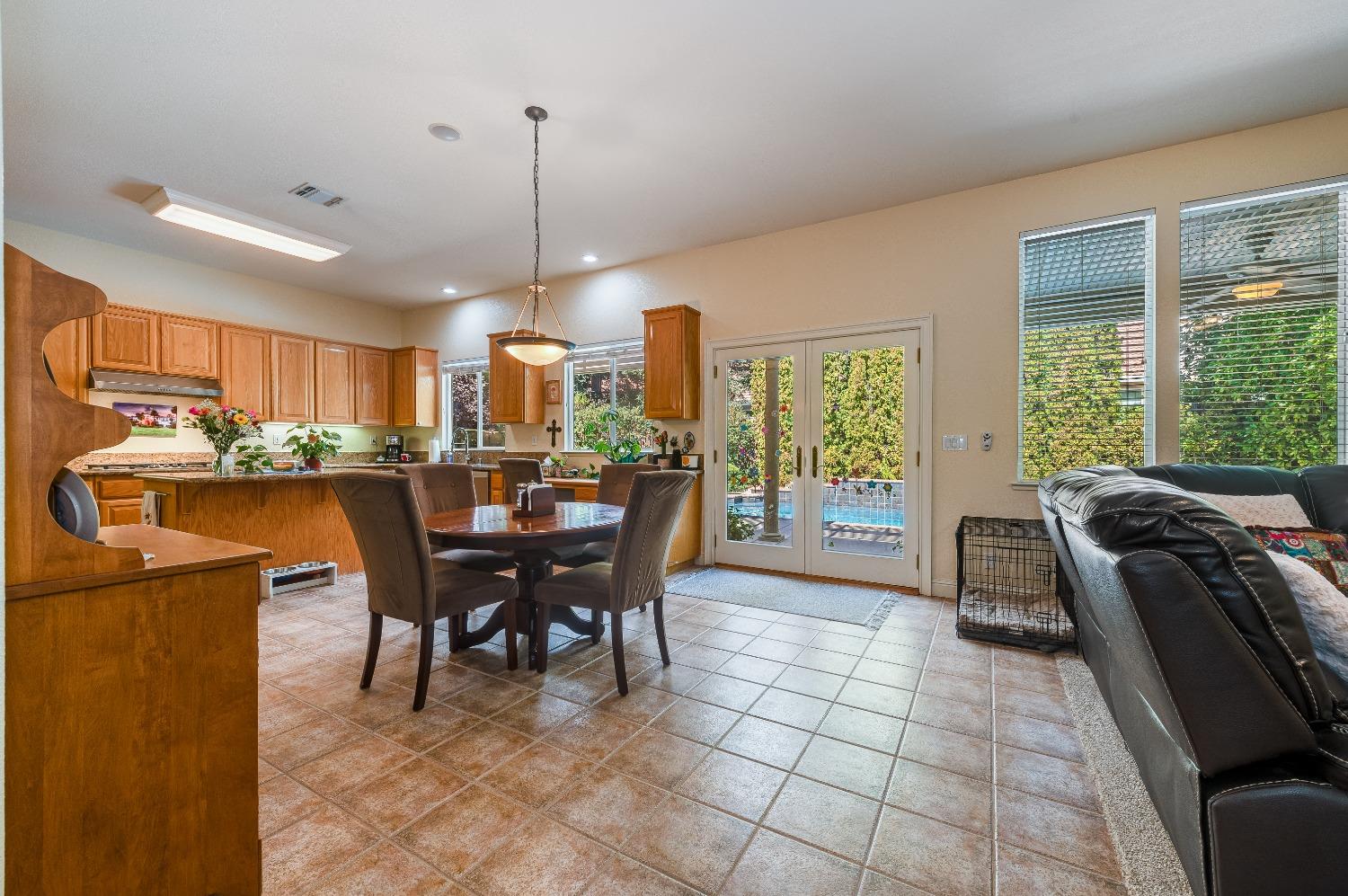 Detail Gallery Image 17 of 61 For 1932 Atwell St, Roseville,  CA 95747 - 3 Beds | 2/1 Baths