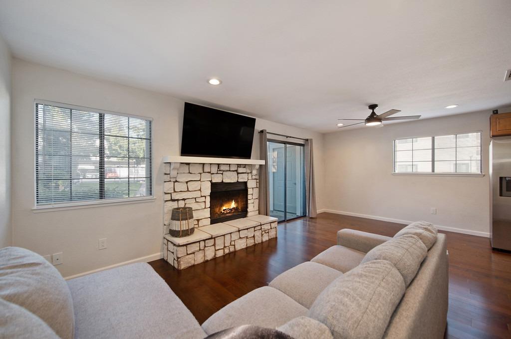 Detail Gallery Image 17 of 33 For 7413 Auburn Oaks Ct #I,  Citrus Heights,  CA 95621 - 2 Beds | 2 Baths