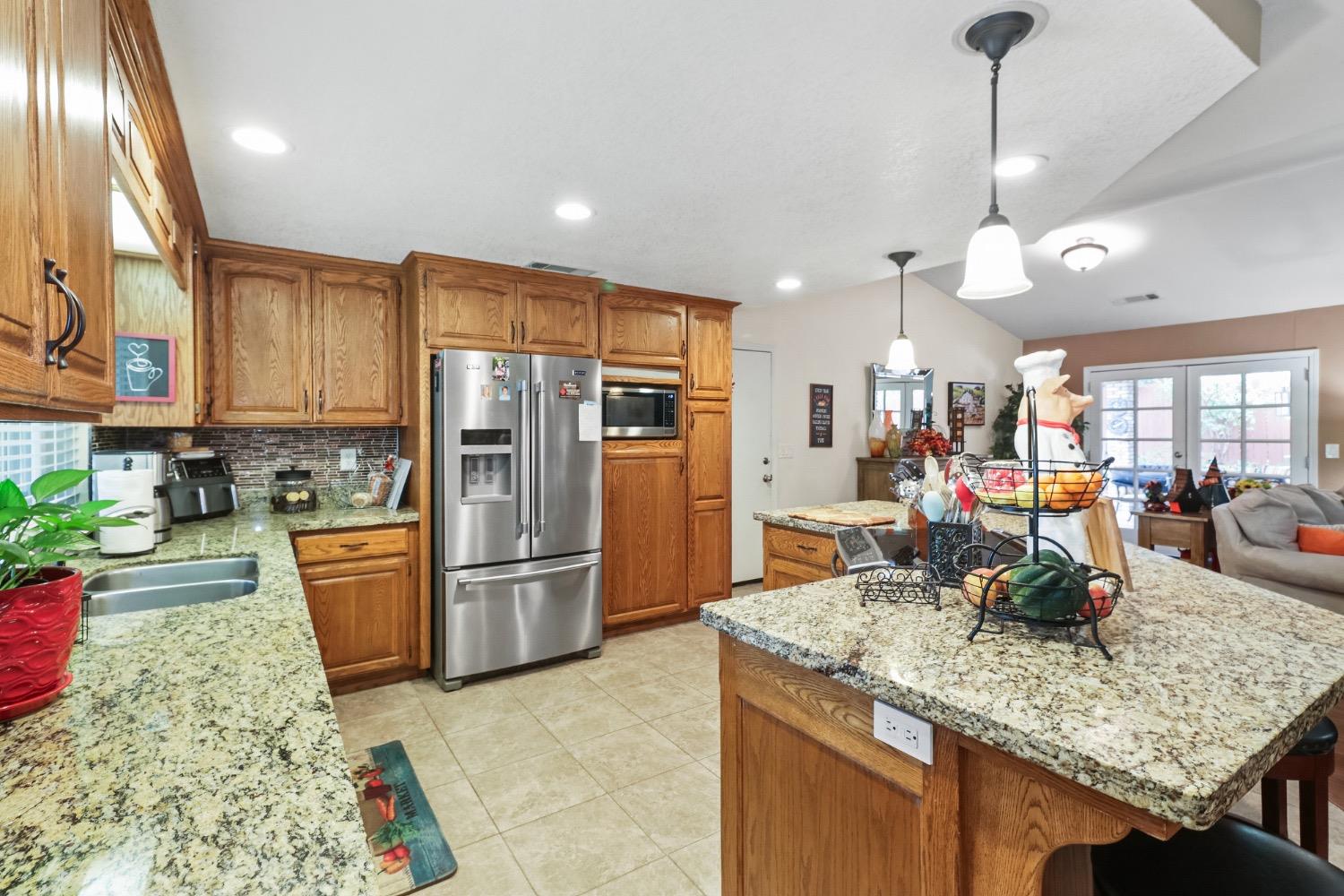 Detail Gallery Image 17 of 69 For 4110 Winding Bluff Ln, Sacramento,  CA 95841 - 3 Beds | 2/1 Baths