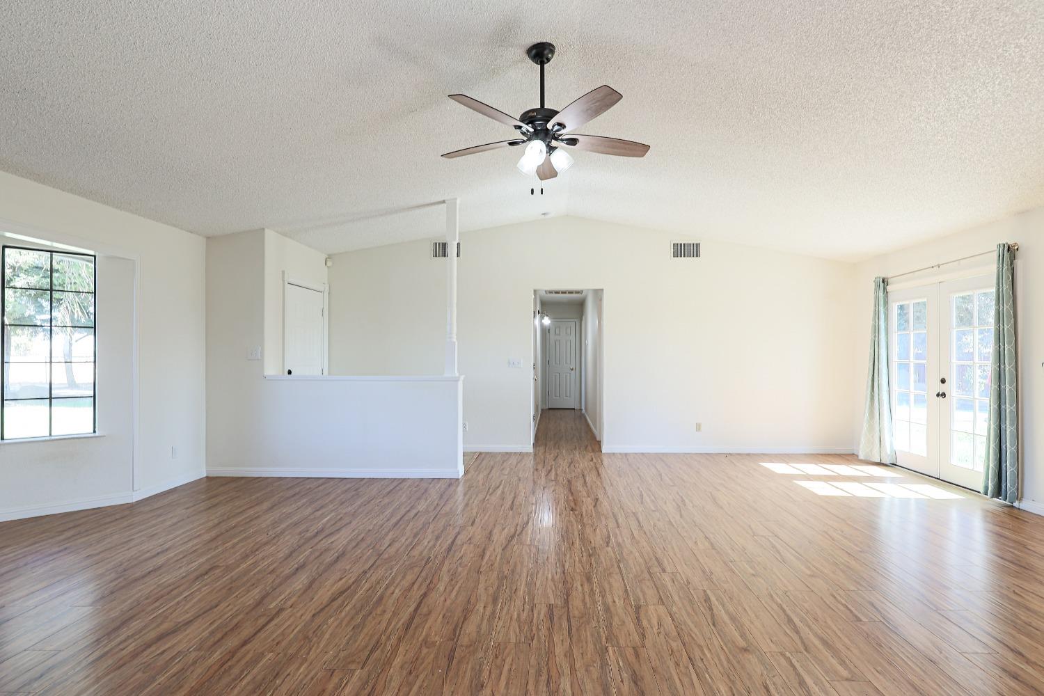 Detail Gallery Image 9 of 14 For 24890 Road 19, Chowchilla,  CA 93610 - 3 Beds | 2 Baths