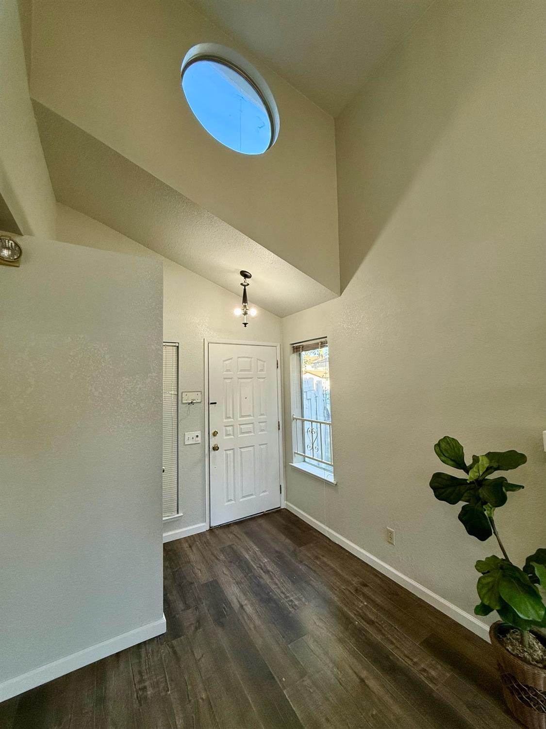 Detail Gallery Image 17 of 28 For 136 Majorca Cir, Sacramento,  CA 95823 - 3 Beds | 2/1 Baths