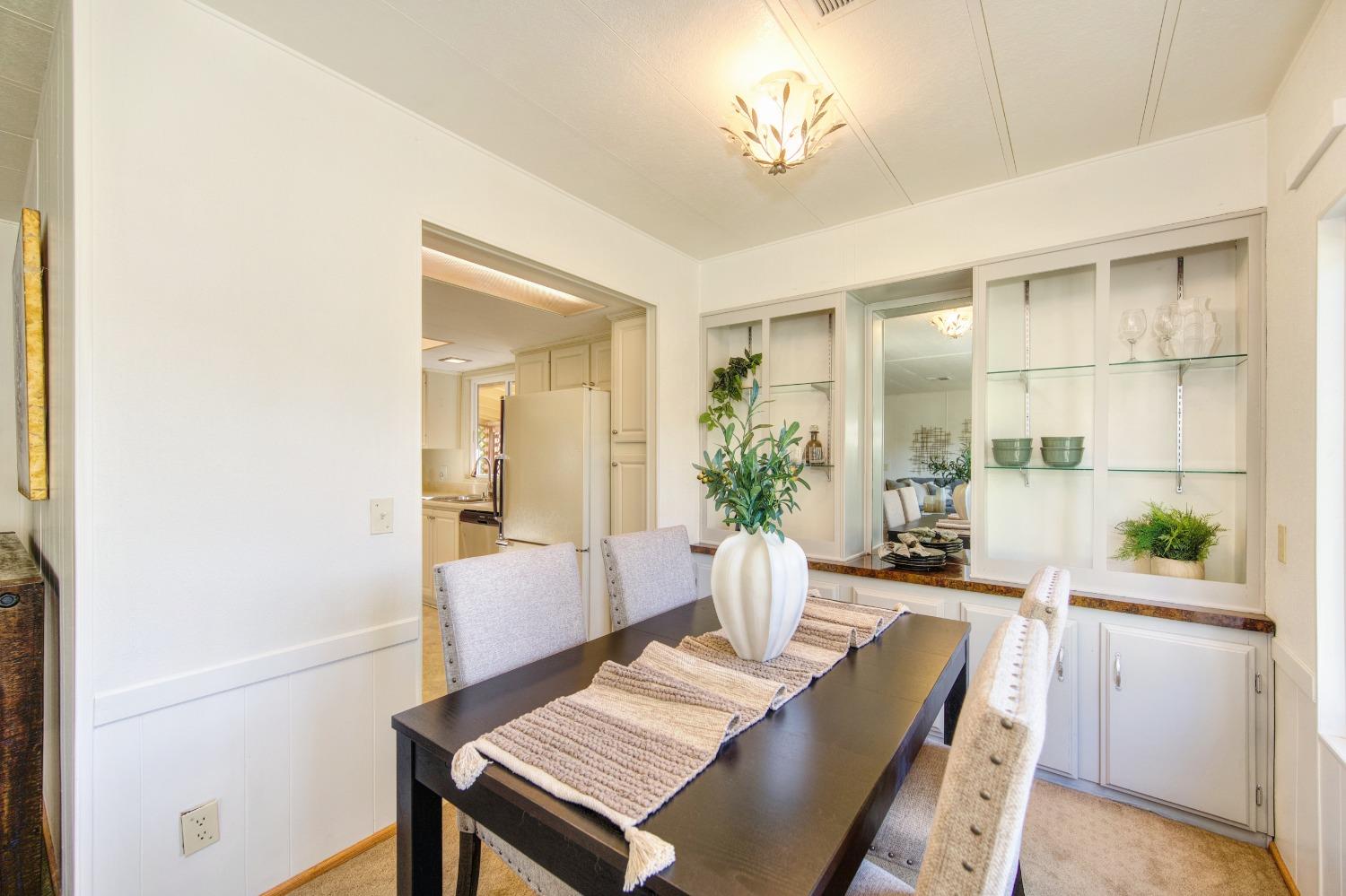 Detail Gallery Image 7 of 38 For 201 Rockglen Road, Folsom,  CA 95630 - 2 Beds | 2 Baths