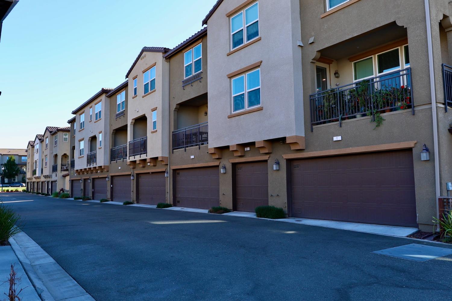 Detail Gallery Image 4 of 32 For 1280 Gusty Loop #4,  Livermore,  CA 94550 - 3 Beds | 3/1 Baths