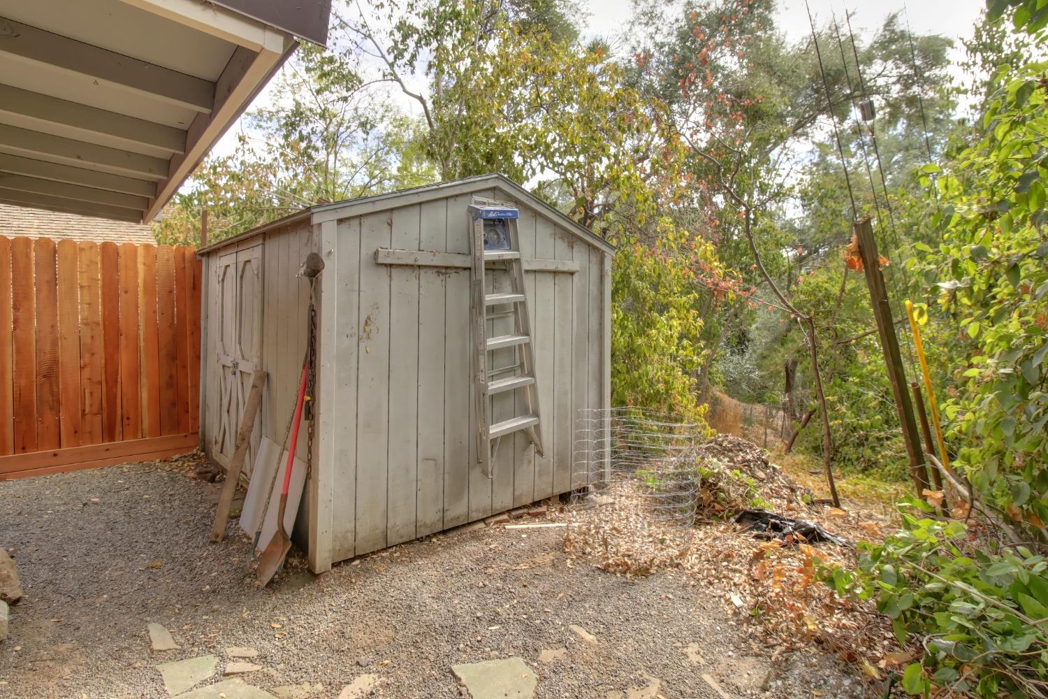 Detail Gallery Image 74 of 93 For 2147 Hillcrest Way, Carmichael,  CA 95608 - 4 Beds | 2/1 Baths