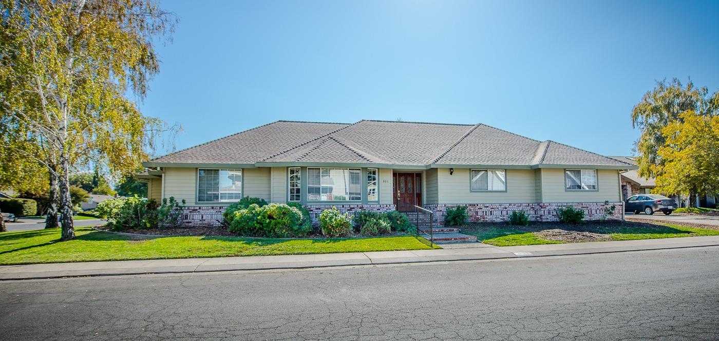 Detail Gallery Image 1 of 48 For 801 Heather Pl, Woodland,  CA 95695 - 3 Beds | 2 Baths