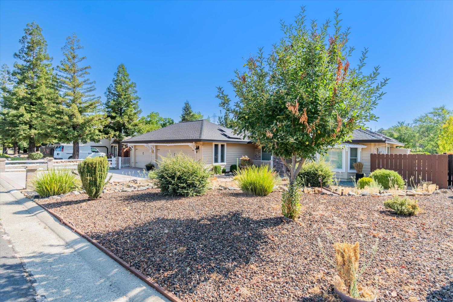 Detail Gallery Image 2 of 41 For 2855 Canterbury Cir, El Dorado Hills,  CA 95762 - 4 Beds | 2 Baths