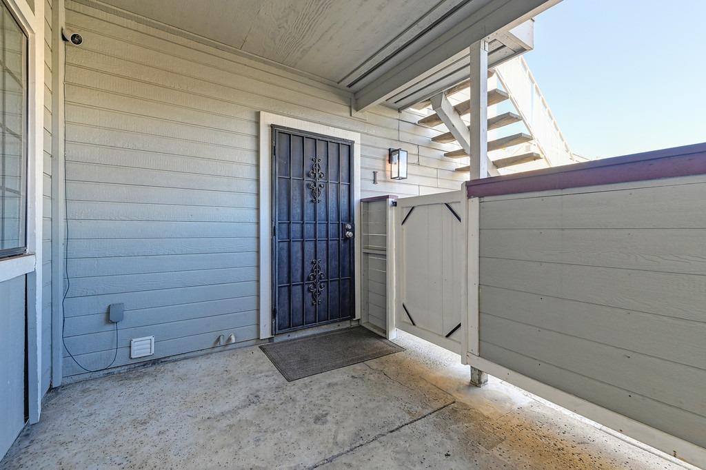 Detail Gallery Image 8 of 33 For 7413 Auburn Oaks Ct #I,  Citrus Heights,  CA 95621 - 2 Beds | 2 Baths