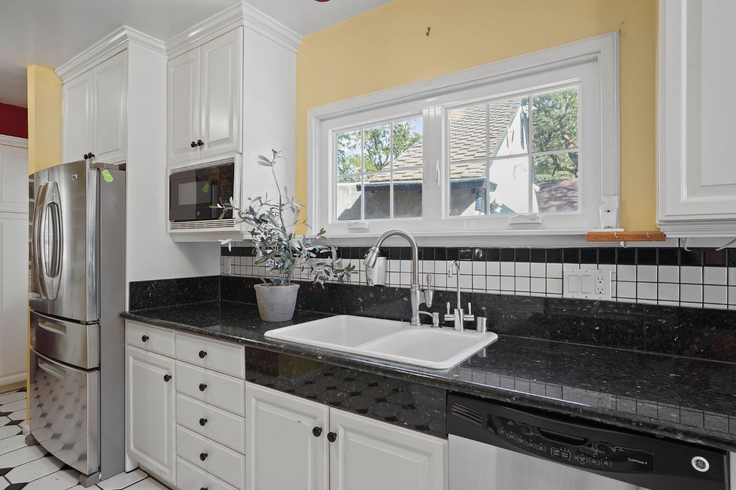 Detail Gallery Image 21 of 67 For 455 Blackwood St, Sacramento,  CA 95815 - 4 Beds | 2 Baths