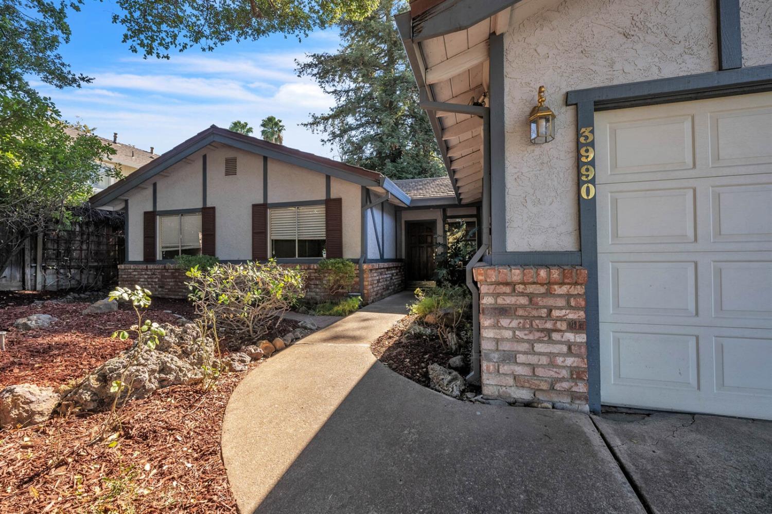 Detail Gallery Image 1 of 31 For 3990 Hillcrest Ln, Sacramento,  CA 95821 - 3 Beds | 2 Baths