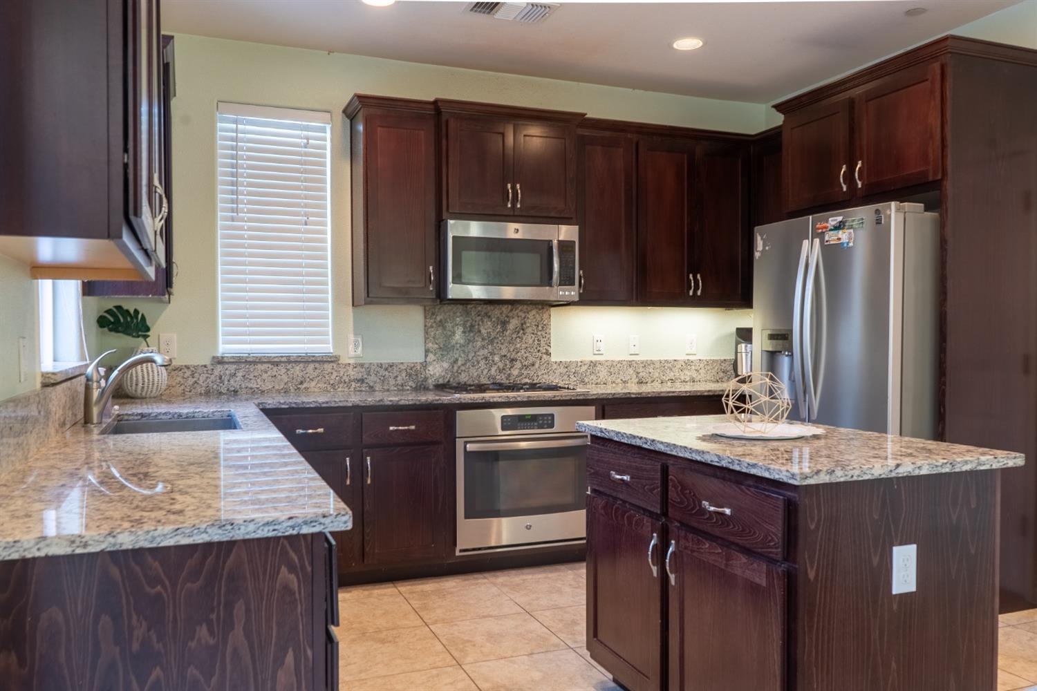 Detail Gallery Image 17 of 36 For 4065 San Filipo Way, Sacramento,  CA 95834 - 4 Beds | 2/1 Baths