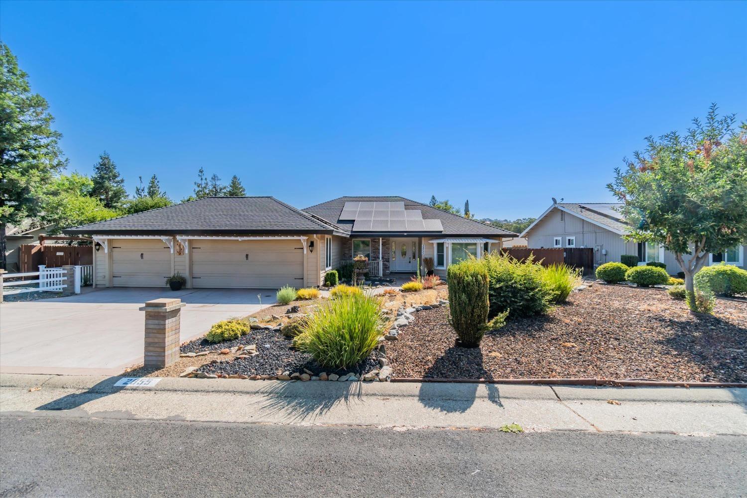 Detail Gallery Image 3 of 41 For 2855 Canterbury Cir, El Dorado Hills,  CA 95762 - 4 Beds | 2 Baths