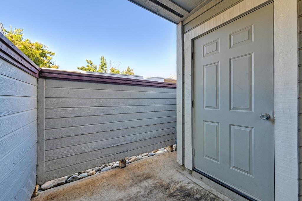 Detail Gallery Image 26 of 33 For 7413 Auburn Oaks Ct #I,  Citrus Heights,  CA 95621 - 2 Beds | 2 Baths