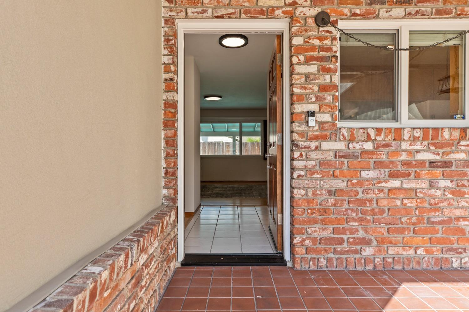 Detail Gallery Image 5 of 29 For 404 Birchwood Ct, Modesto,  CA 95350 - 3 Beds | 2 Baths