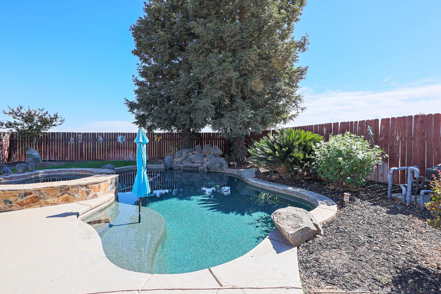 Detail Gallery Image 8 of 14 For 24890 Road 19, Chowchilla,  CA 93610 - 3 Beds | 2 Baths