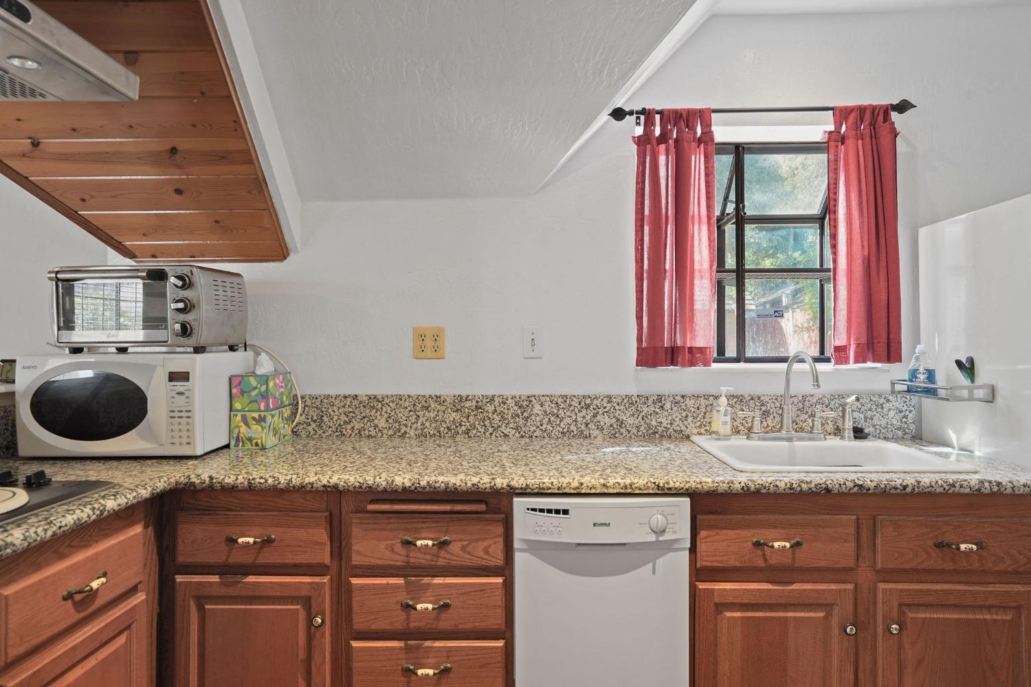 Detail Gallery Image 59 of 67 For 455 Blackwood St, Sacramento,  CA 95815 - 4 Beds | 2 Baths