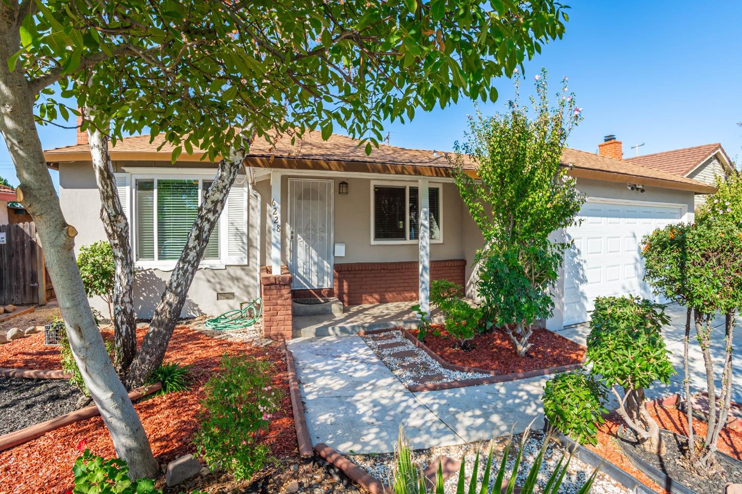 Detail Gallery Image 1 of 1 For 6228 Welty Way, Sacramento,  CA 95824 - 3 Beds | 1 Baths