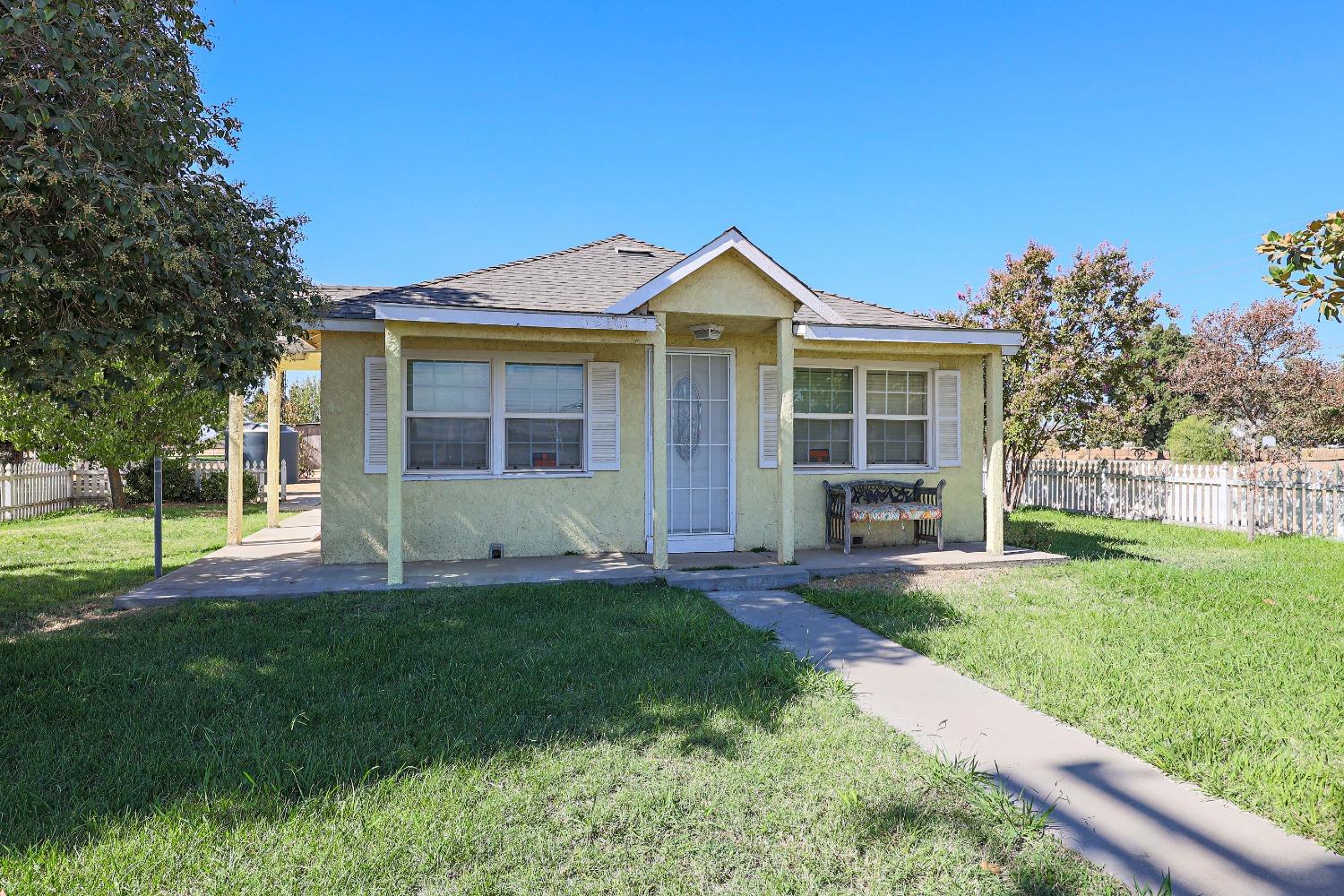 Detail Gallery Image 1 of 14 For 24890 Road 19, Chowchilla,  CA 93610 - 3 Beds | 2 Baths