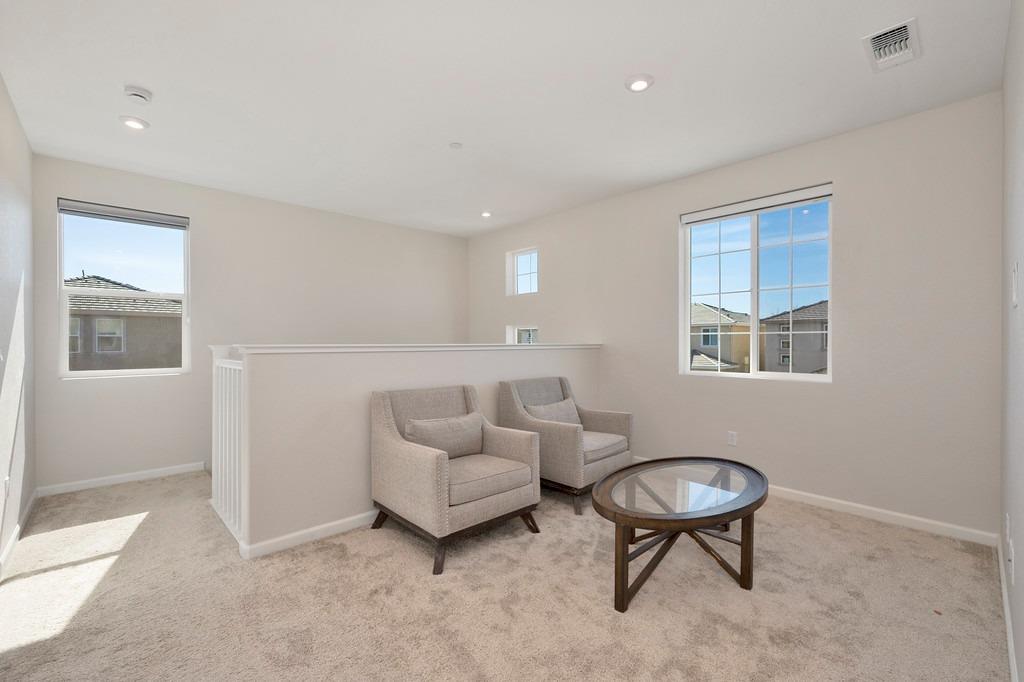 Detail Gallery Image 14 of 28 For 9476 Del Seis Dr, Sacramento,  CA 95829 - 3 Beds | 2/1 Baths