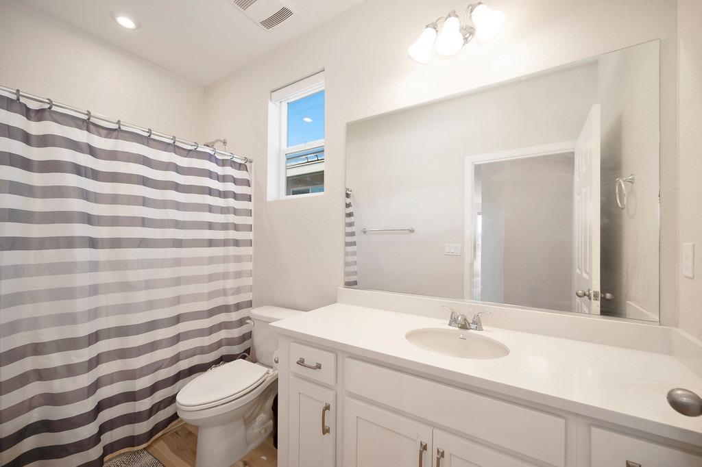 Detail Gallery Image 12 of 28 For 9476 Del Seis Dr, Sacramento,  CA 95829 - 3 Beds | 2/1 Baths