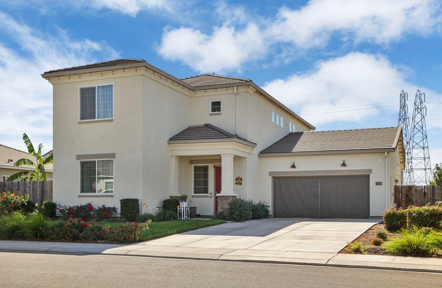 Detail Gallery Image 2 of 56 For 1988 N Ashley Way, Manteca,  CA 95336 - 4 Beds | 3/1 Baths