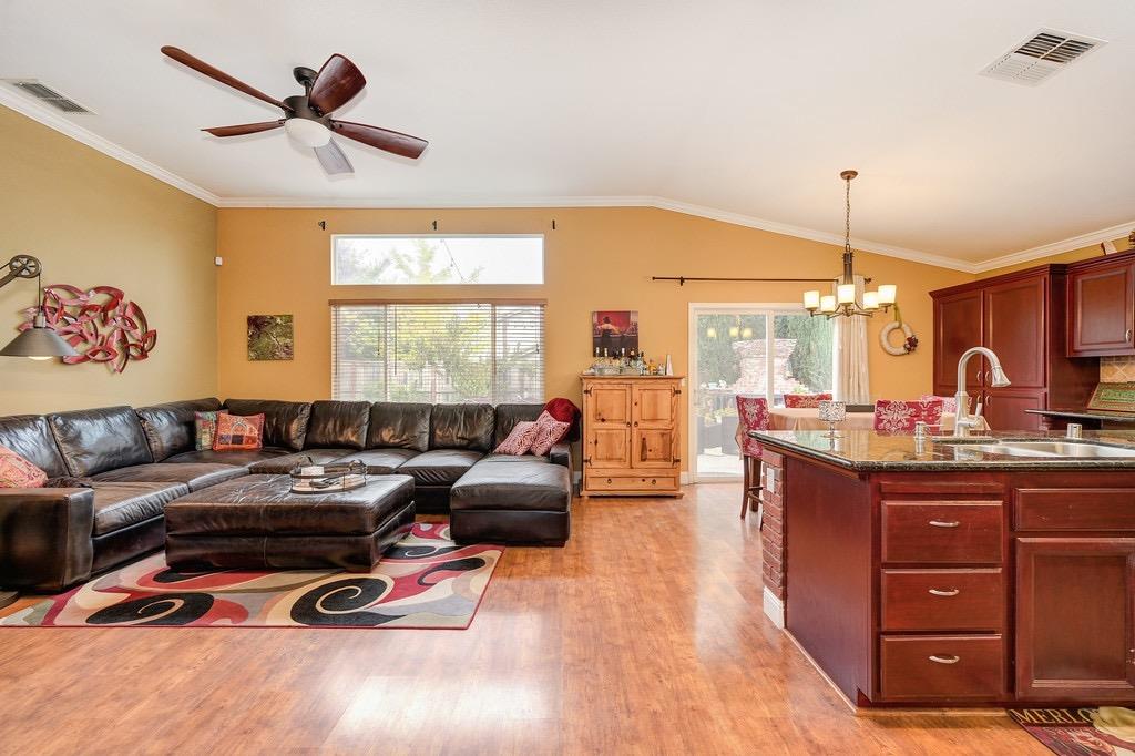 Detail Gallery Image 10 of 37 For 5418 Calabria Way, Sacramento,  CA 95835 - 4 Beds | 2 Baths