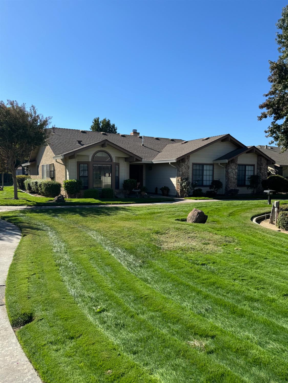 Detail Gallery Image 2 of 28 For 2168 Candy Cane Walk, Manteca,  CA 95336 - 3 Beds | 2 Baths