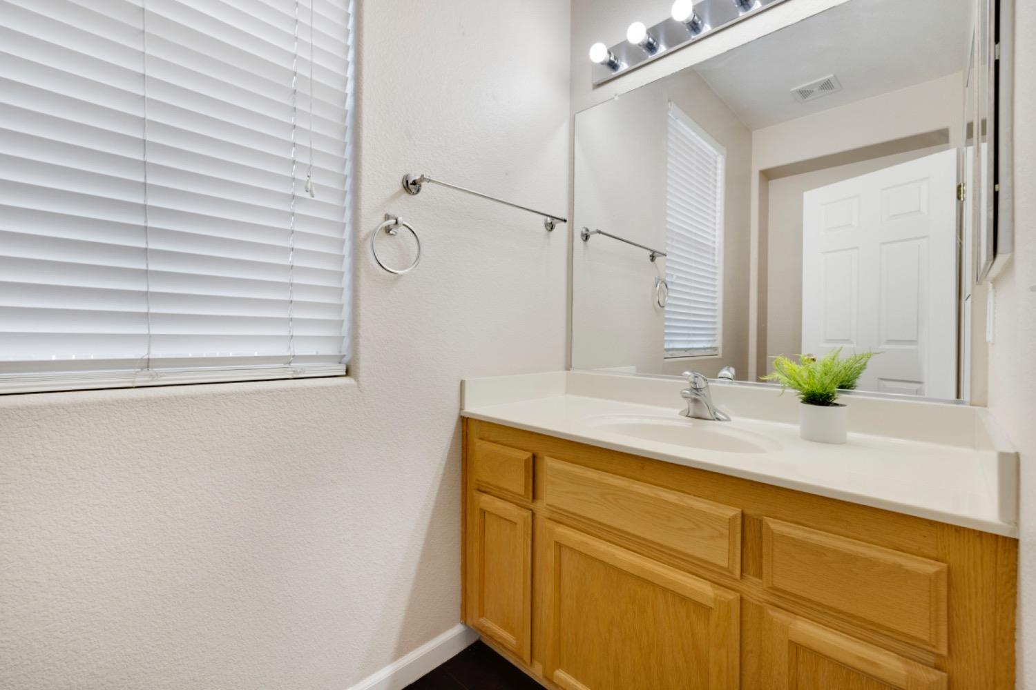 Detail Gallery Image 17 of 37 For 5802 Amnest Way, Sacramento,  CA 95835 - 3 Beds | 2/1 Baths