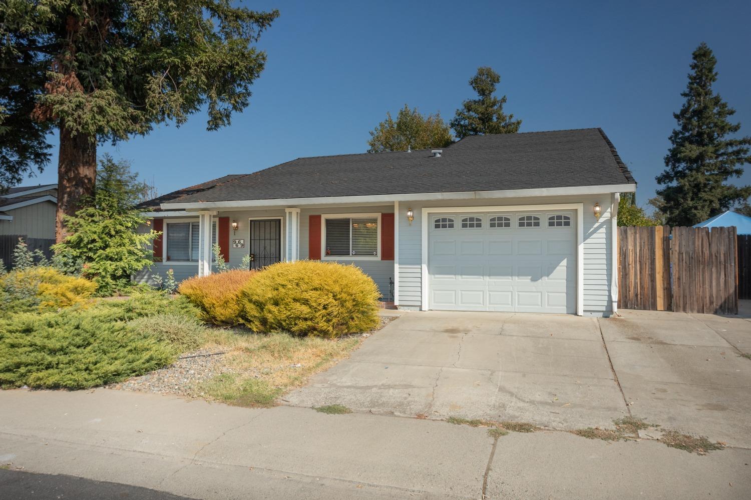 Detail Gallery Image 2 of 41 For 9669 Jan Marie Way, Elk Grove,  CA 95624 - 4 Beds | 2 Baths