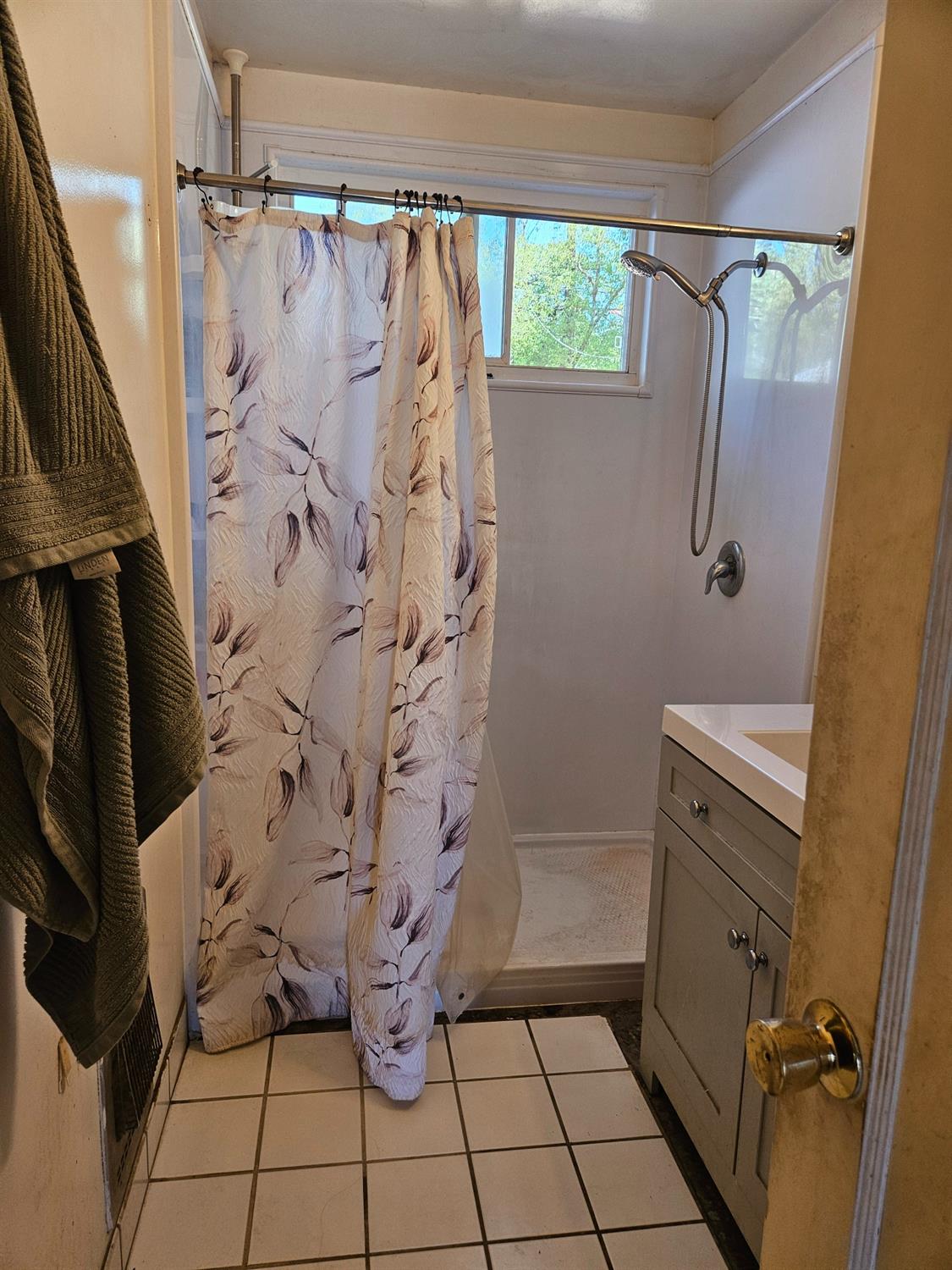 Detail Gallery Image 8 of 17 For 3229 Mayfair Dr, Sacramento,  CA 95864 - 2 Beds | 1 Baths