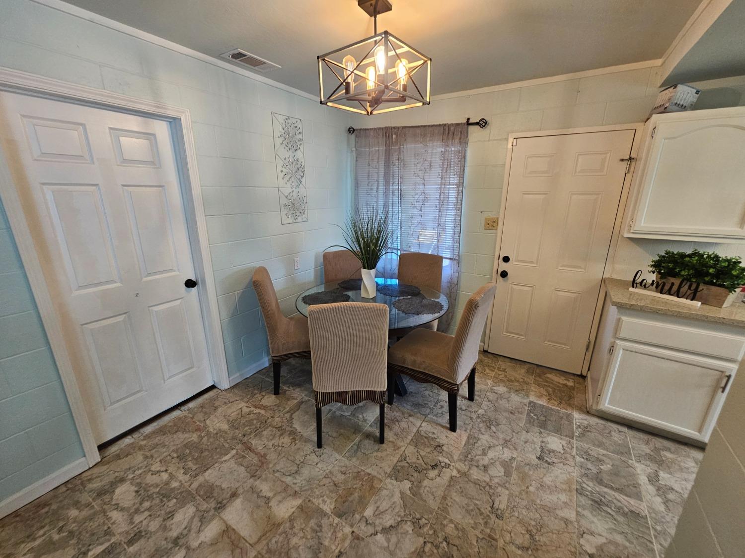 Detail Gallery Image 10 of 25 For 6105 Leola, Sacramento,  CA 95824 - 4 Beds | 2 Baths