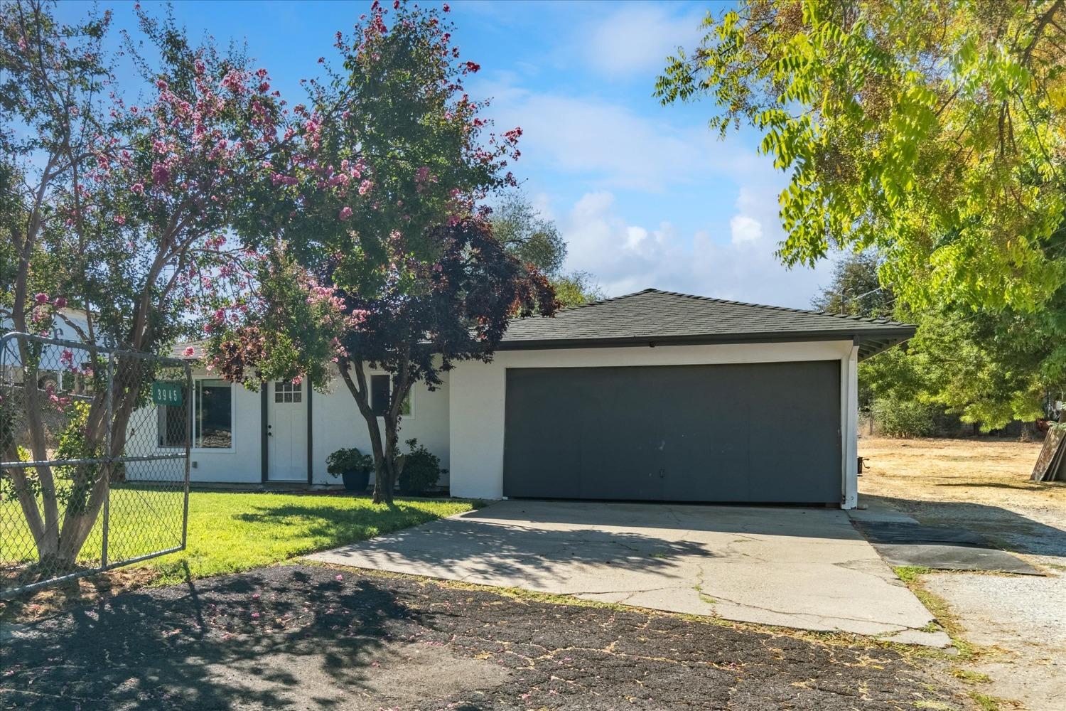 Detail Gallery Image 1 of 25 For 3945 Ponderosa, Angels Camp,  CA 95222 - 4 Beds | 2 Baths