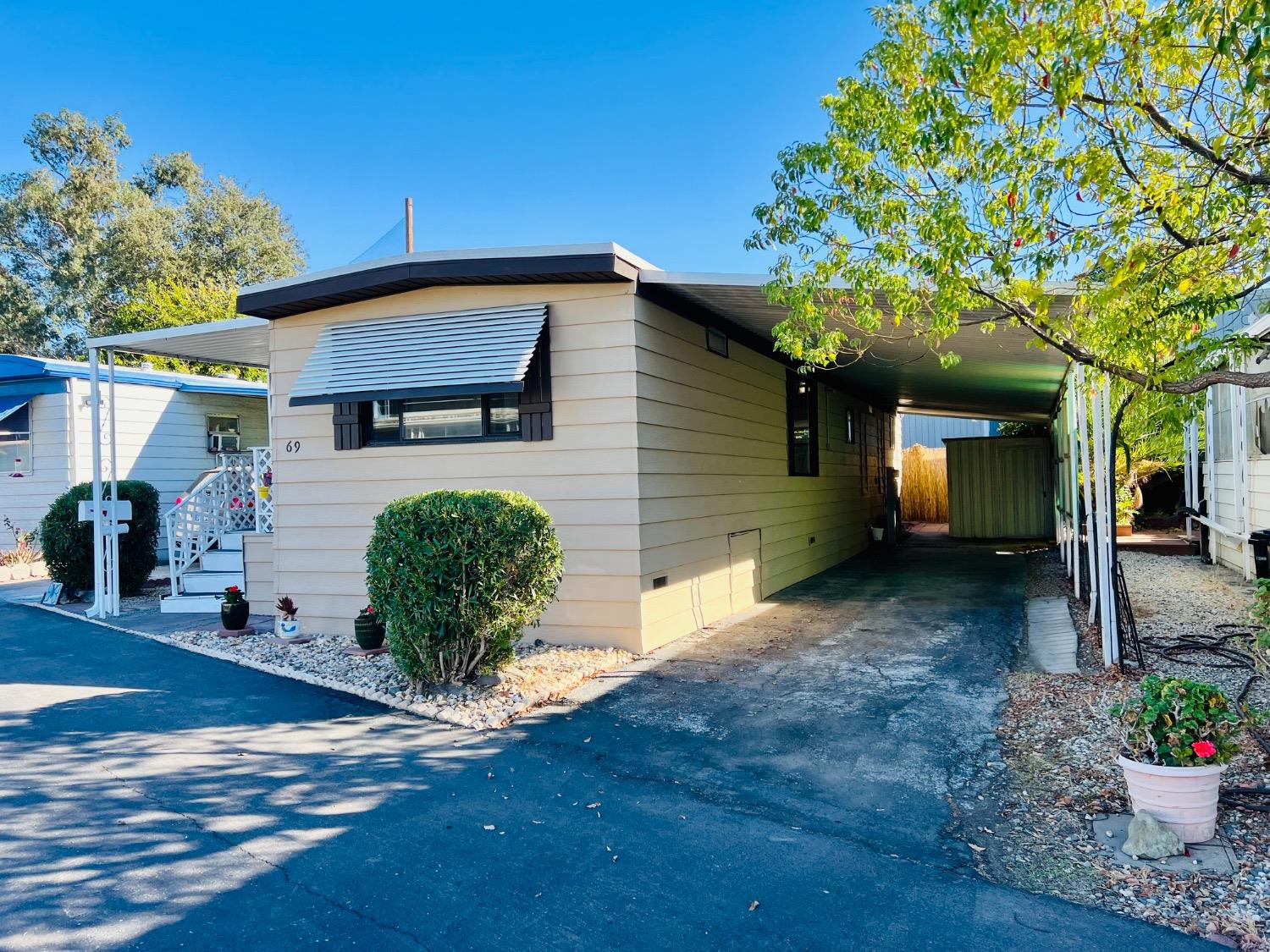 Detail Gallery Image 1 of 22 For 69 Cambria Cir, Sacramento,  CA 95621 - 2 Beds | 2 Baths