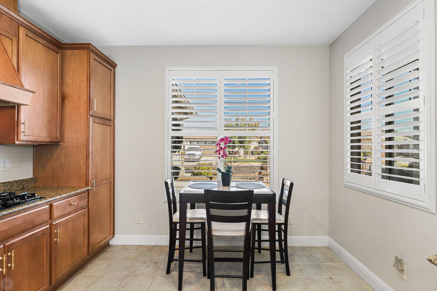 Detail Gallery Image 12 of 83 For 1774 Dogwood Glen Way, Manteca,  CA 95336 - 2 Beds | 2 Baths