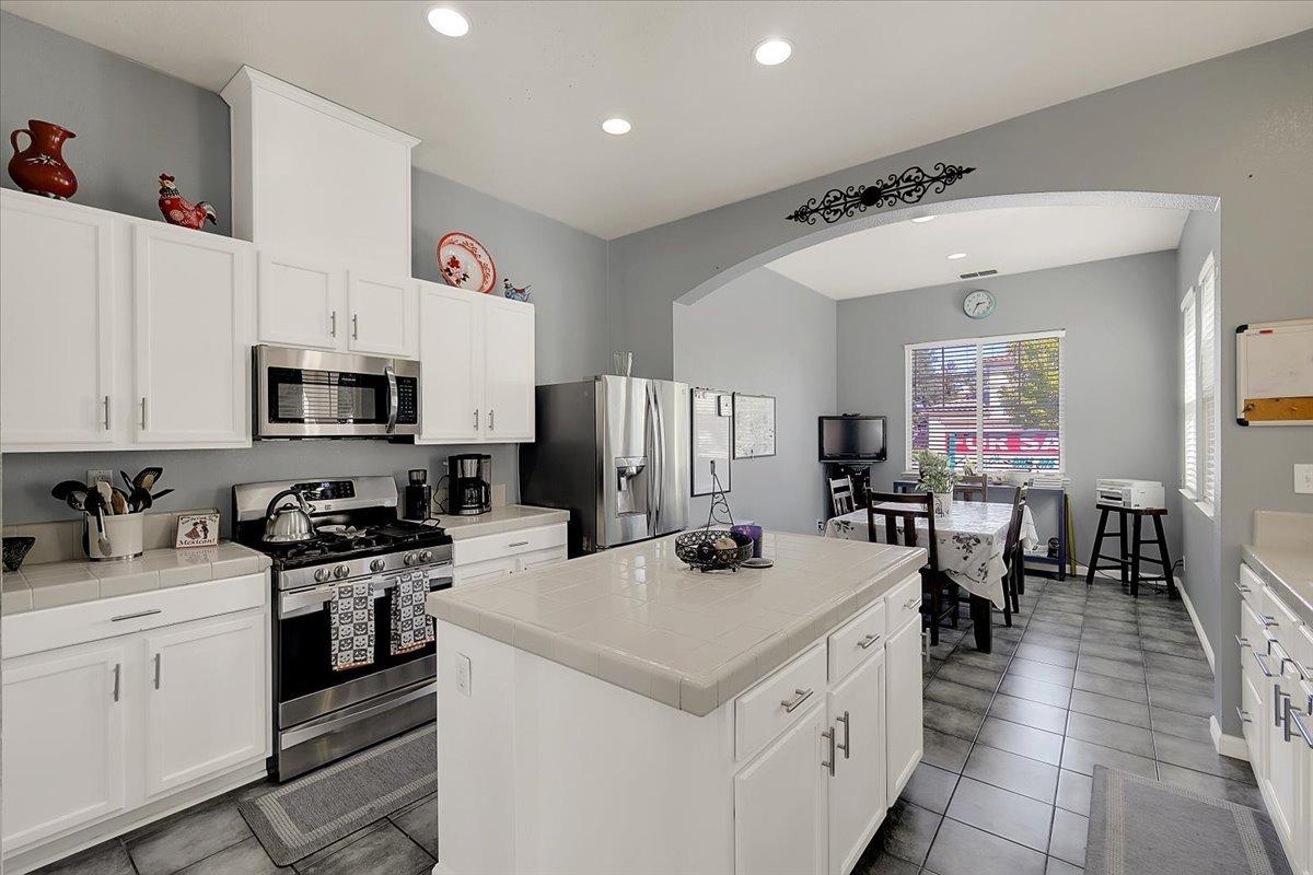 Detail Gallery Image 3 of 39 For 2316 Arizona, Yuba City,  CA 95991 - 3 Beds | 2 Baths