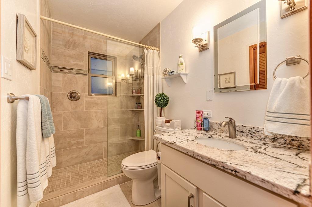 Detail Gallery Image 19 of 38 For 5921 Sarah Ct, Carmichael,  CA 95608 - 2 Beds | 2 Baths