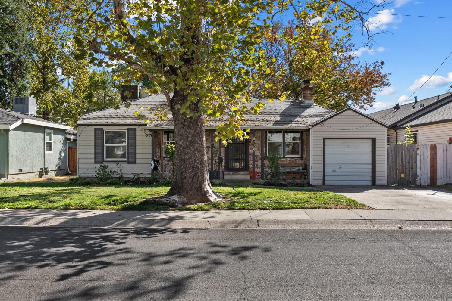 Detail Gallery Image 1 of 22 For 6228 2nd Ave, Sacramento,  CA 95817 - 3 Beds | 2 Baths