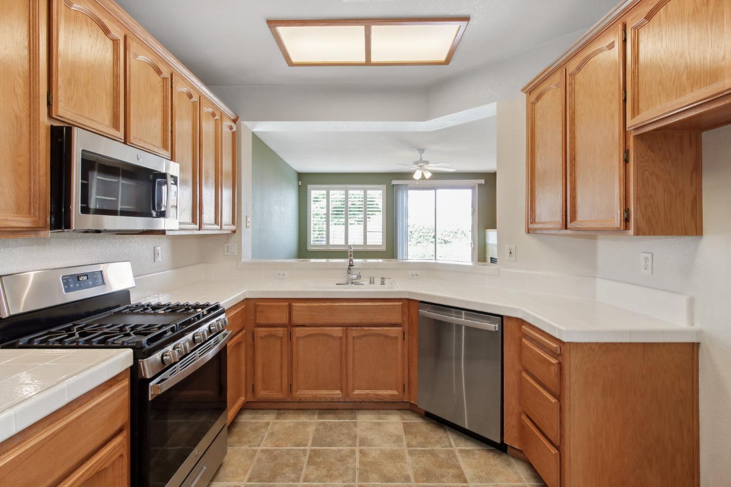 Detail Gallery Image 21 of 44 For 1424 Kerslake Cir, Folsom,  CA 95630 - 3 Beds | 2 Baths