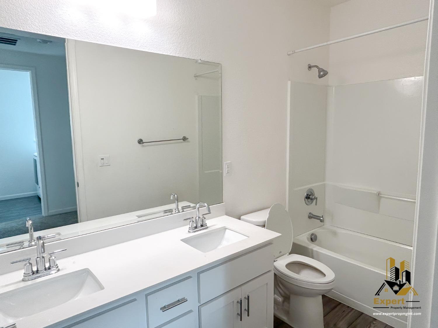 Detail Gallery Image 5 of 7 For 2939 Limoges Walk, Sacramento,  CA 95834 - 3 Beds | 2/1 Baths