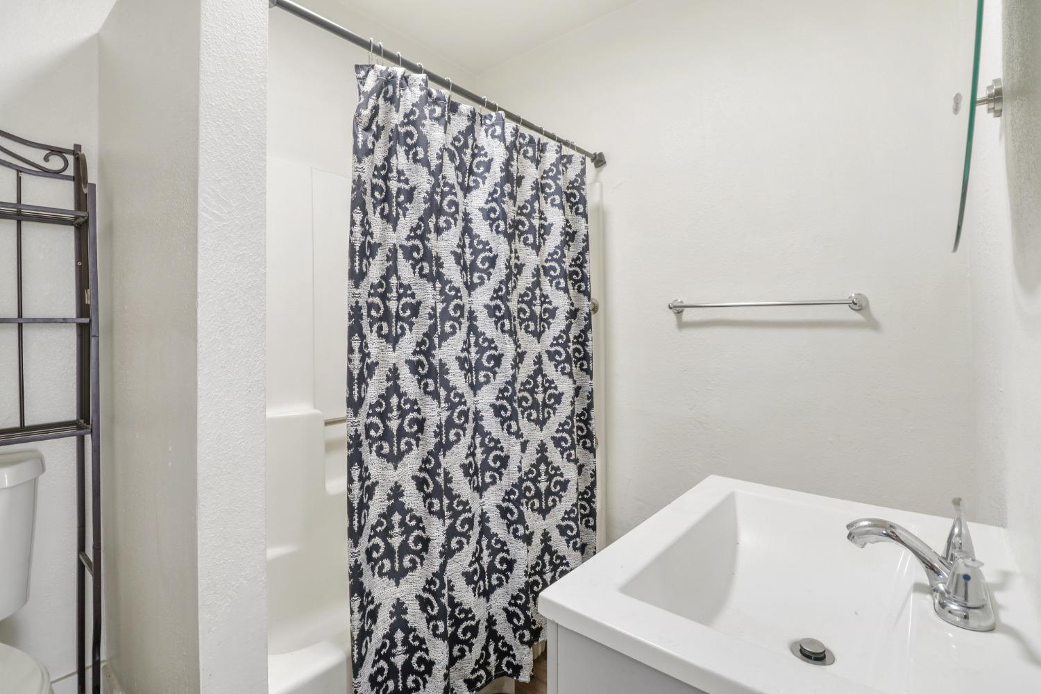 Detail Gallery Image 19 of 37 For 4157 14th Ave, Sacramento,  CA 95820 - 2 Beds | 1 Baths