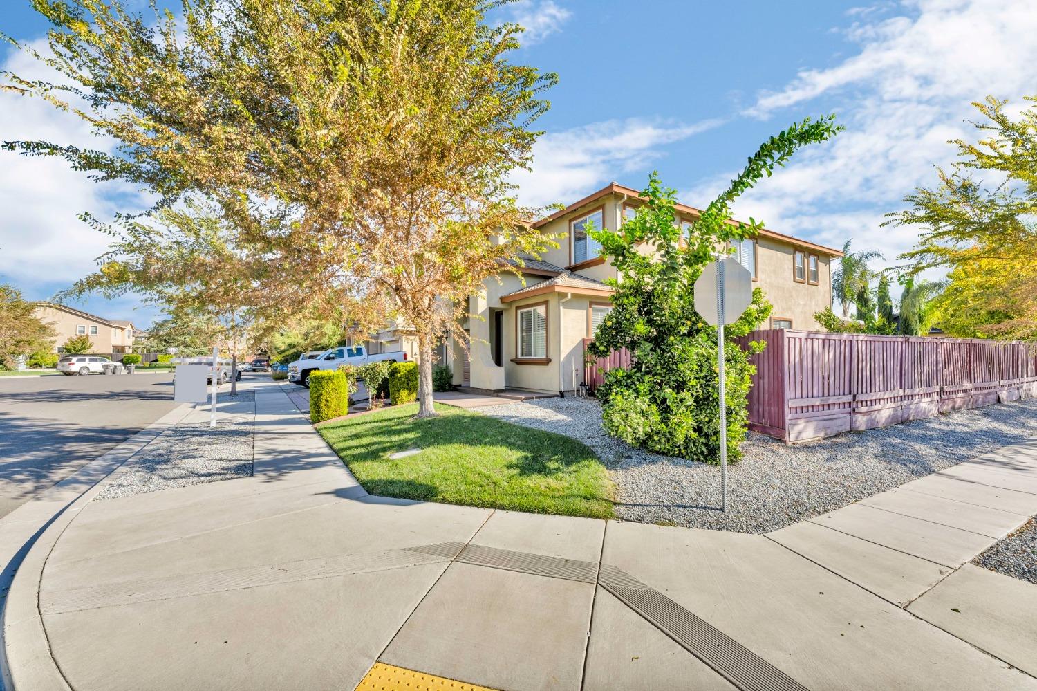 Detail Gallery Image 3 of 67 For 2733 Blue Rock St, West Sacramento,  CA 95691 - 5 Beds | 4/1 Baths