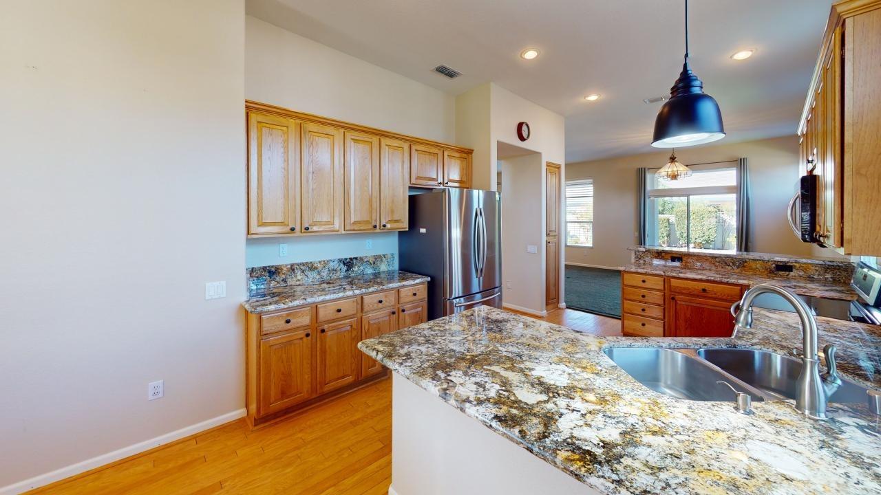 Detail Gallery Image 7 of 49 For 300 Comstock Ct, Roseville,  CA 95747 - 2 Beds | 2 Baths