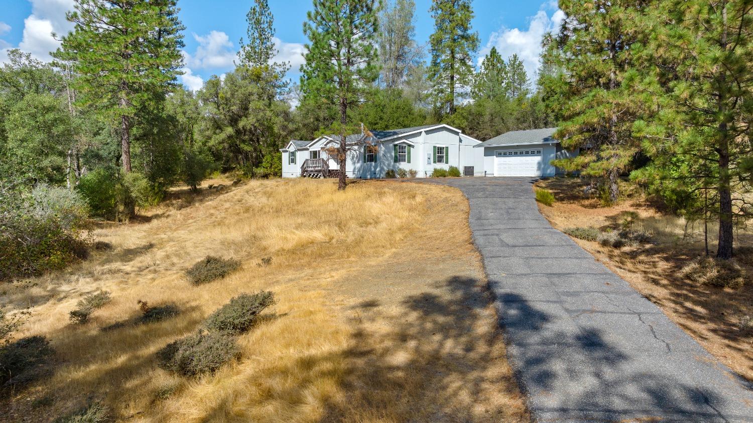 Detail Gallery Image 4 of 44 For 12696 Newtown Rd, Nevada City,  CA 95959 - 4 Beds | 2/1 Baths