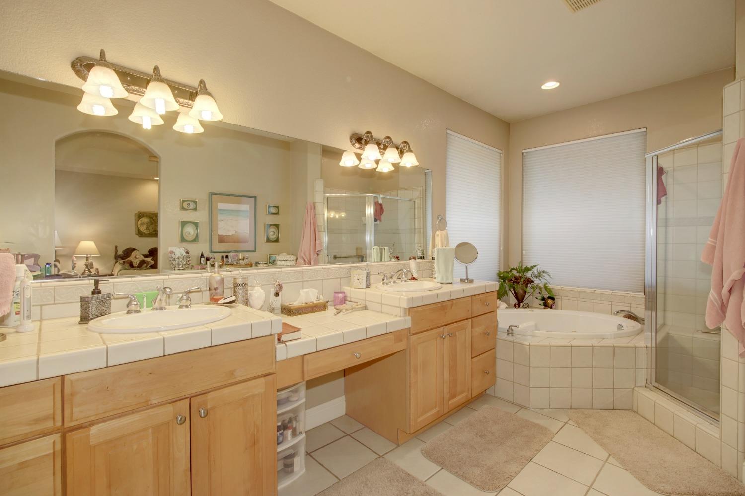 Detail Gallery Image 20 of 61 For 1062 Diamante Robles Ct, Diamond Springs,  CA 95619 - 4 Beds | 2/1 Baths