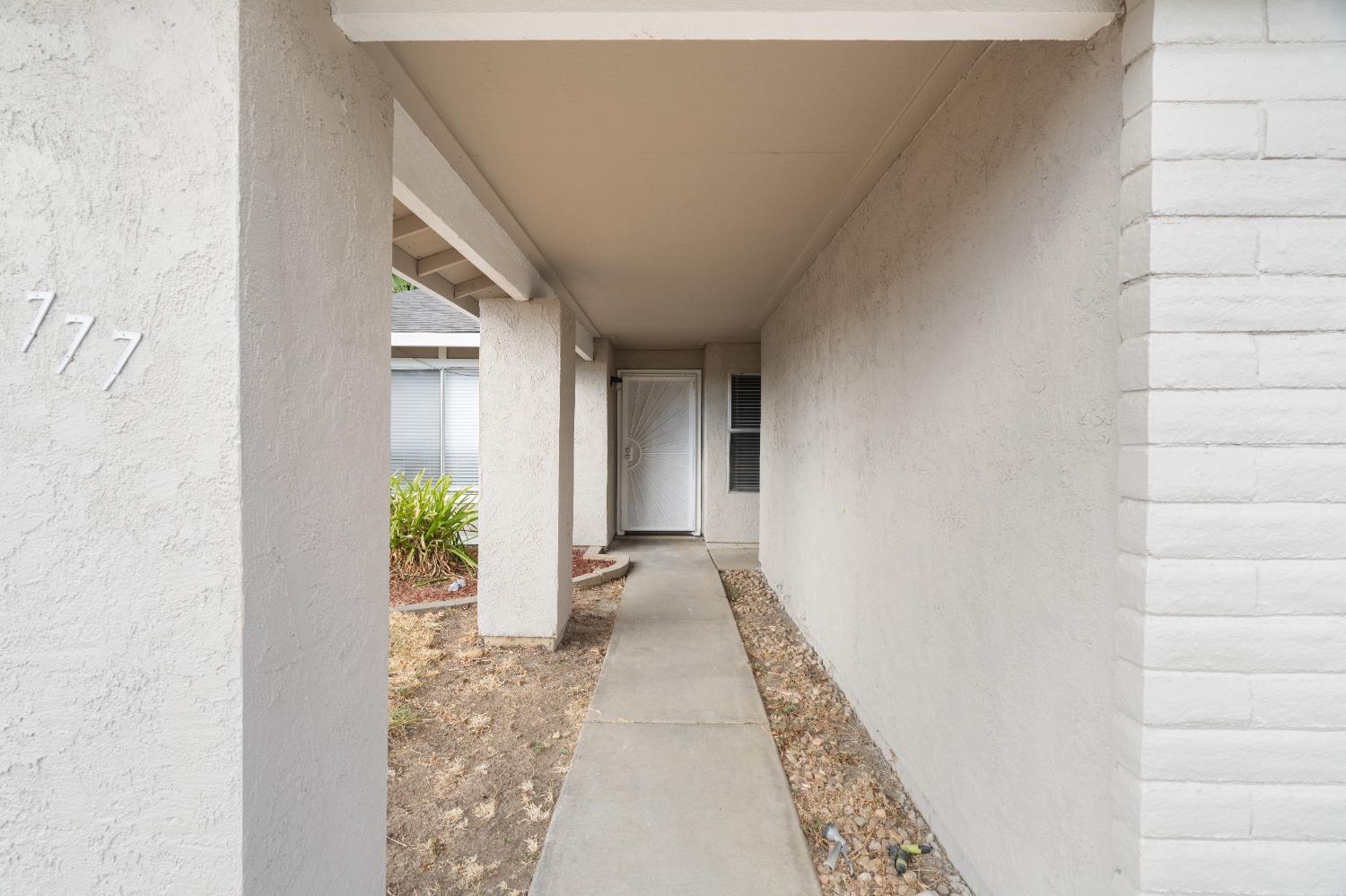 Detail Gallery Image 4 of 40 For 777 Turnstone Dr, Sacramento,  CA 95834 - 4 Beds | 2 Baths