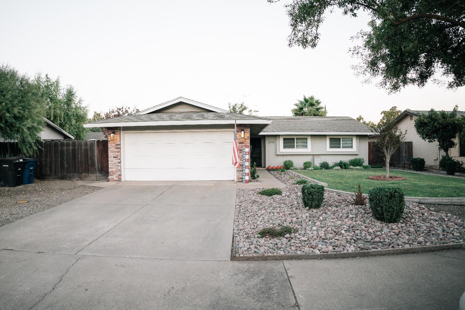 Detail Gallery Image 2 of 22 For 2708 Keller St, Modesto,  CA 95355 - 3 Beds | 2 Baths