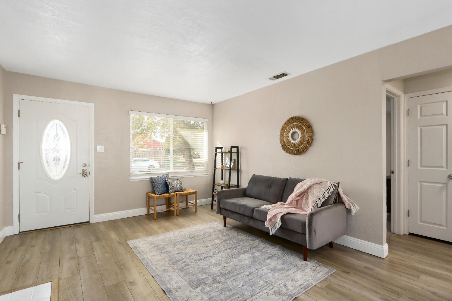 Detail Gallery Image 9 of 32 For 7031 Alcott Dr, Sacramento,  CA 95820 - 2 Beds | 1 Baths